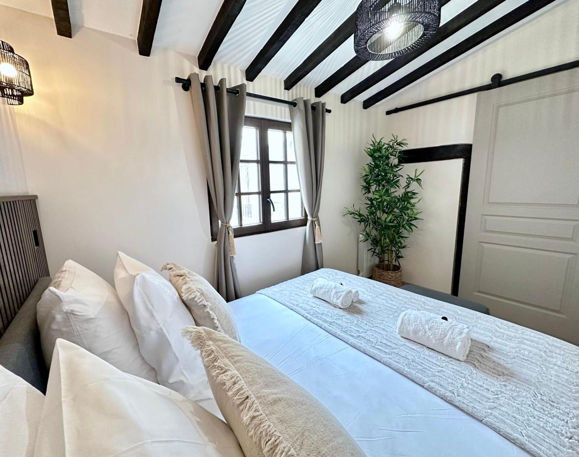 Le Marais' Finest Luxurious Apartment Parigi Esterno foto