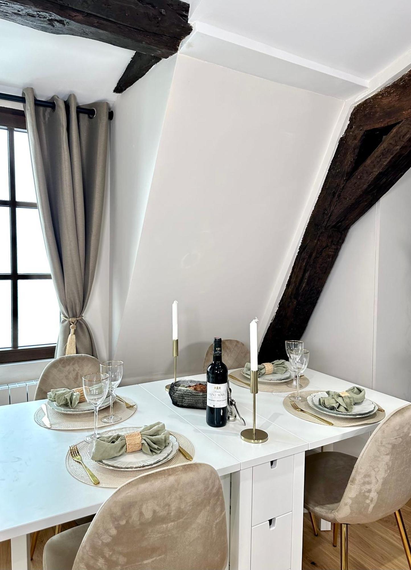 Le Marais' Finest Luxurious Apartment Parigi Esterno foto