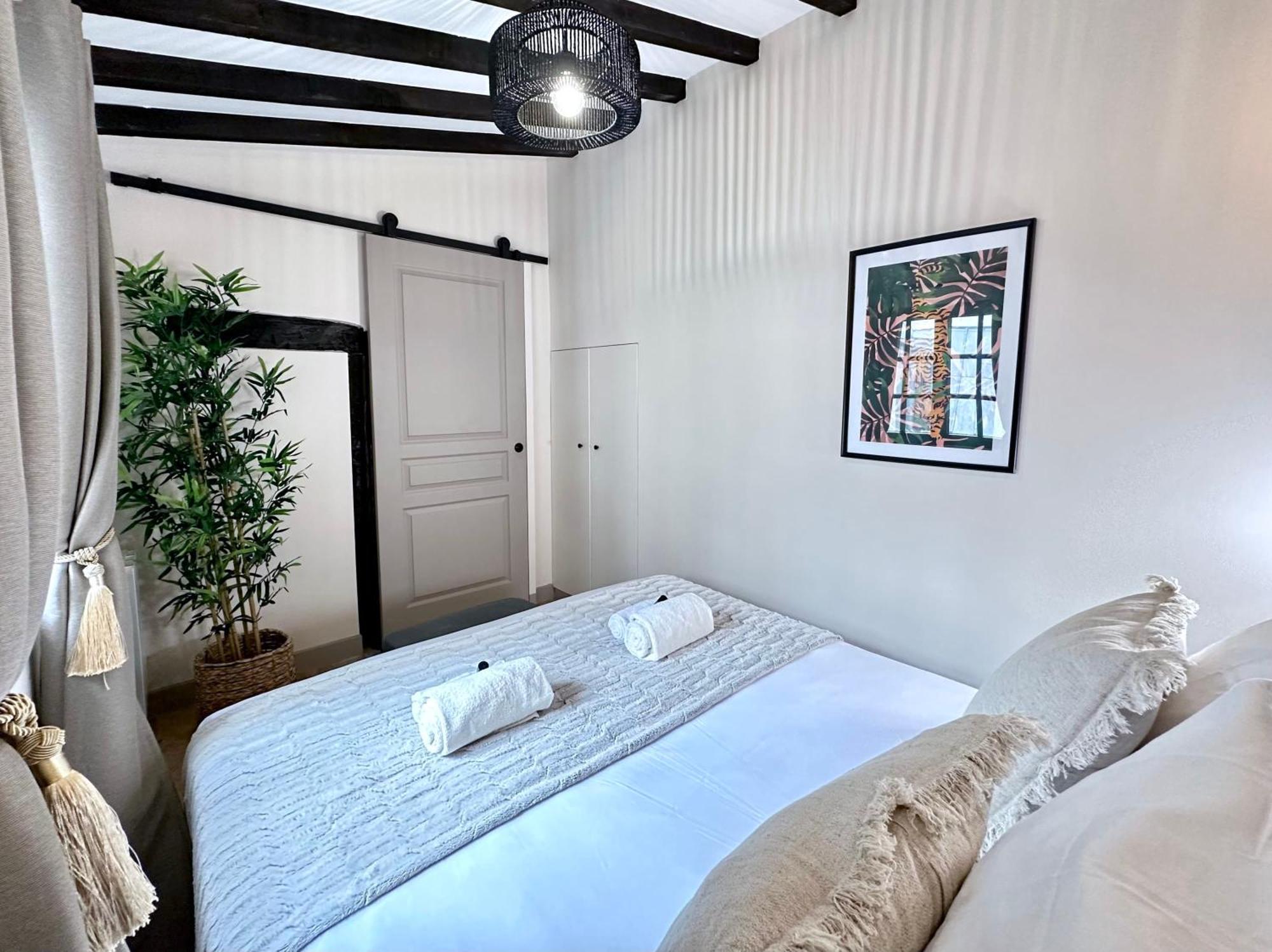 Le Marais' Finest Luxurious Apartment Parigi Esterno foto
