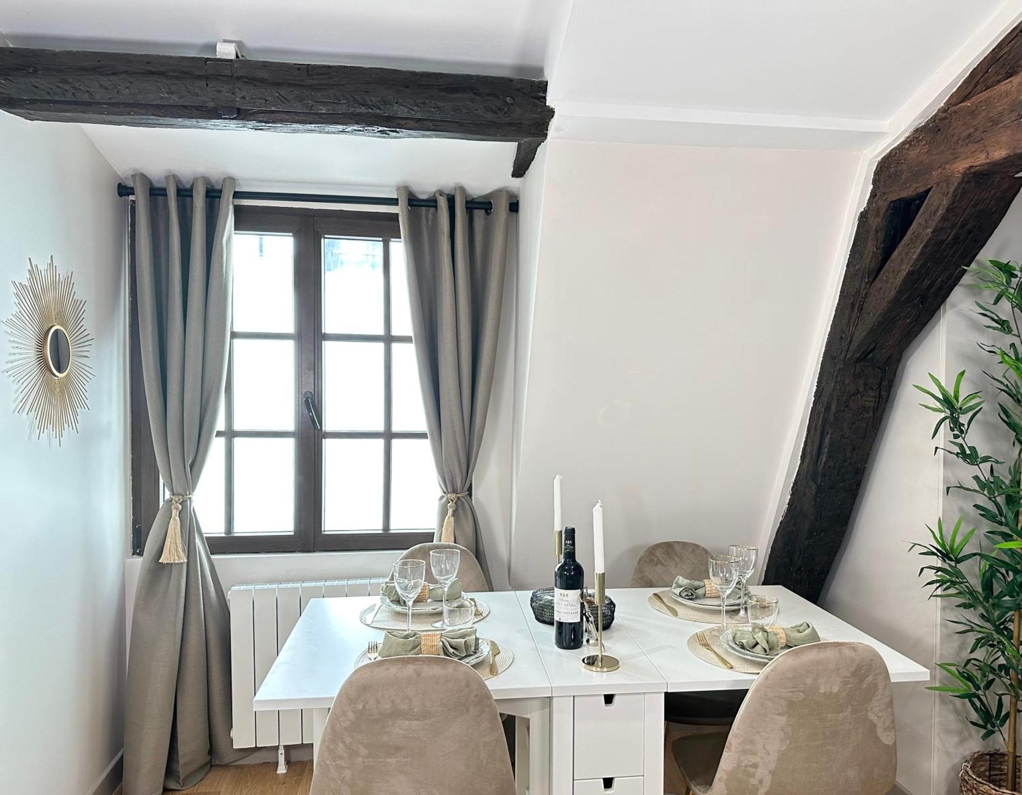 Le Marais' Finest Luxurious Apartment Parigi Esterno foto