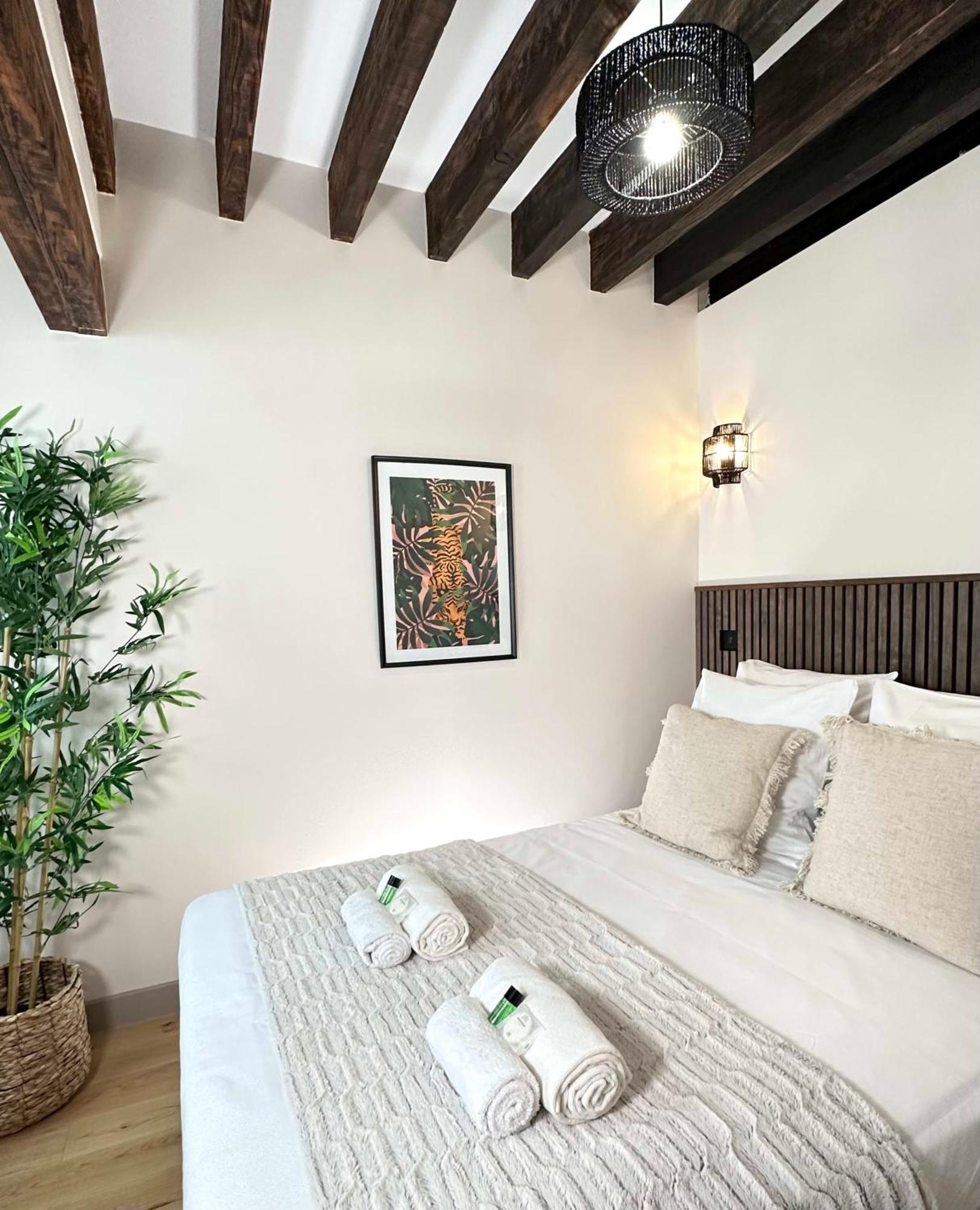 Le Marais' Finest Luxurious Apartment Parigi Esterno foto