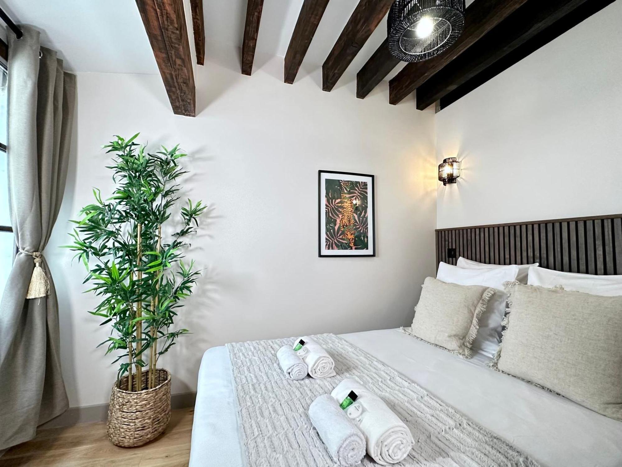 Le Marais' Finest Luxurious Apartment Parigi Esterno foto